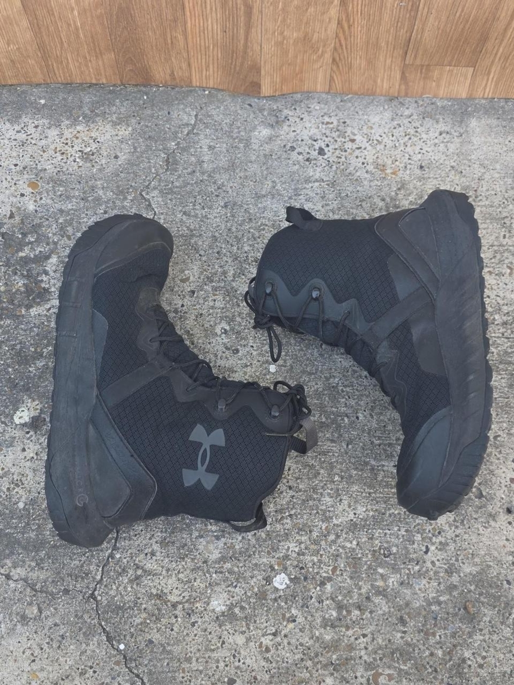 Under Armour Men's Tactical Boots Size 9.5 Size: 9.5 US men's Condition: stai